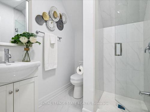 2015 Stanfield Rd, Mississauga, ON - Indoor Photo Showing Bathroom