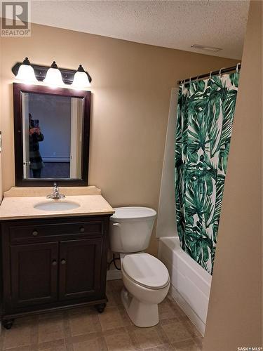 103 710 Melrose Avenue, Saskatoon, SK - Indoor Photo Showing Bathroom