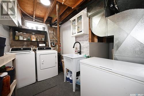 1805 Dieppe Crescent, Estevan, SK - Indoor Photo Showing Laundry Room
