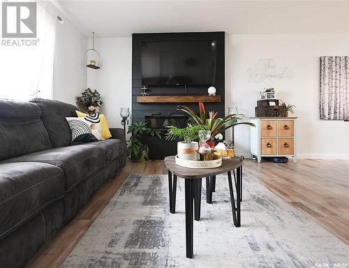 1805 Dieppe Crescent, Estevan, SK - Indoor Photo Showing Living Room