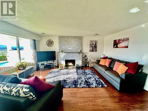 1870 Stayman Road, Kelowna, BC - Indoor Photo Showing Living Room With Fireplace