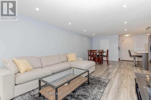 #104 -4205 Shipp Dr Dr, Mississauga, ON - Indoor Photo Showing Living Room