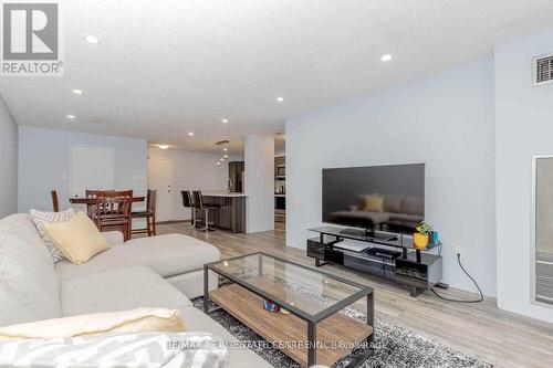 #104 -4205 Shipp Dr Dr, Mississauga, ON - Indoor Photo Showing Living Room