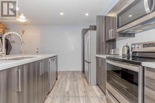 #104 -4205 Shipp Dr Dr, Mississauga, ON - Indoor Photo Showing Kitchen With Stainless Steel Kitchen With Upgraded Kitchen