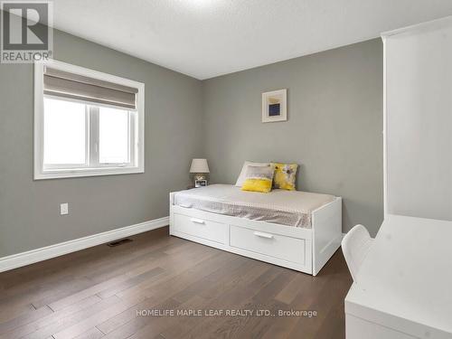 35 Dotchson Ave, Caledon, ON - Indoor Photo Showing Bedroom