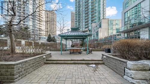 204 - 220 Burnhamthorpe Road W, Mississauga, ON - Outdoor