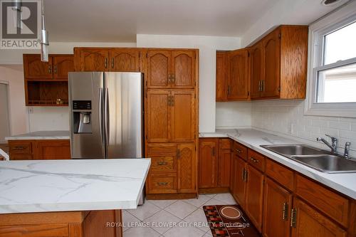 46 Avondale Crt, Chatham-Kent, ON - Indoor Photo Showing Kitchen With Double Sink
