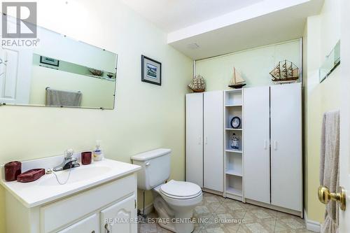 11 Somerset Glen, Guelph, ON - Indoor Photo Showing Bathroom