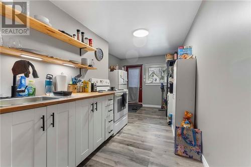 382 Third Avenue, Pembroke, ON - Indoor Photo Showing Kitchen