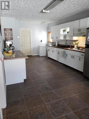 382 Third Avenue, Pembroke, ON - Indoor Photo Showing Kitchen With Double Sink