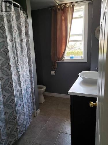 382 Third Avenue, Pembroke, ON - Indoor Photo Showing Bathroom