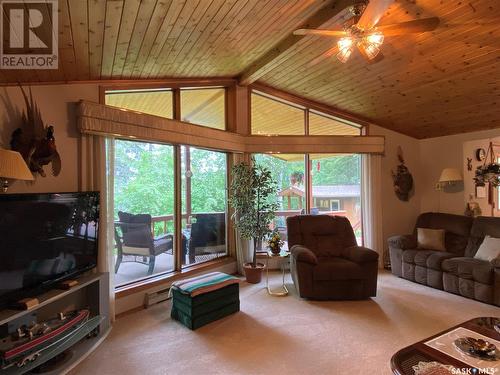 603 Willow Street, Lac La Ronge, SK - Indoor Photo Showing Living Room