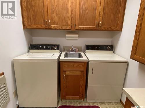 603 Willow Street, Lac La Ronge, SK - Indoor Photo Showing Laundry Room