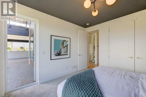 1054 Emslie Street, Kelowna, BC - Indoor Photo Showing Bedroom
