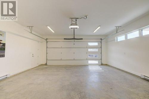 1054 Emslie Street, Kelowna, BC - Indoor Photo Showing Garage