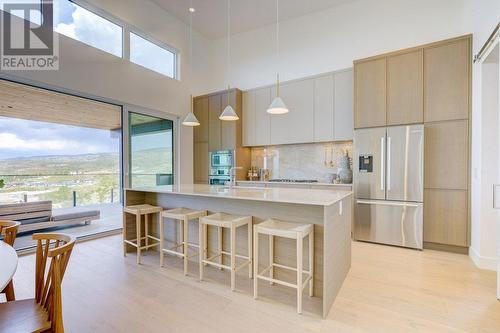 1054 Emslie Street, Kelowna, BC - Indoor Photo Showing Kitchen With Stainless Steel Kitchen With Upgraded Kitchen