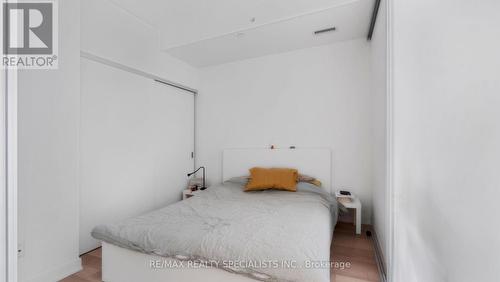 605 - 210 Simcoe Street, Toronto, ON - Indoor Photo Showing Bedroom