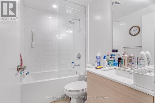 #605 -210 Simcoe St, Toronto, ON - Indoor Photo Showing Bathroom