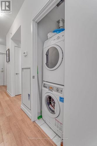 #605 -210 Simcoe St, Toronto, ON - Indoor Photo Showing Laundry Room