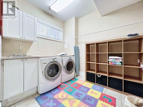 253 Carlton Rd, Markham, ON - Indoor Photo Showing Laundry Room