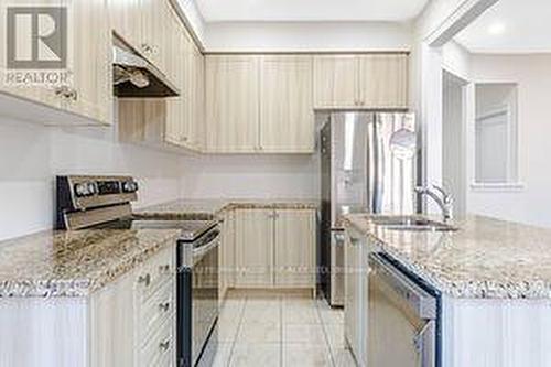 159 Sutherland Avenue, Bradford West Gwillimbury (Bradford), ON - Indoor Photo Showing Kitchen With Upgraded Kitchen