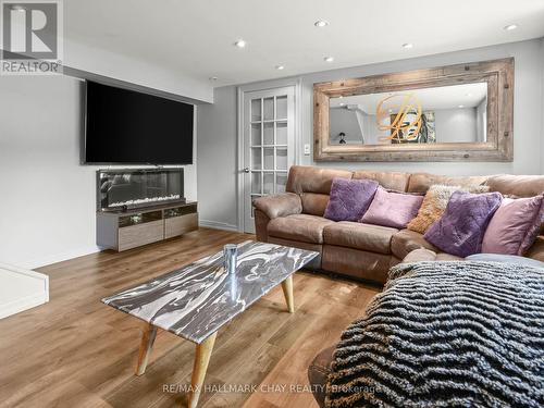 20 King Street S, Innisfil, ON - Indoor Photo Showing Living Room