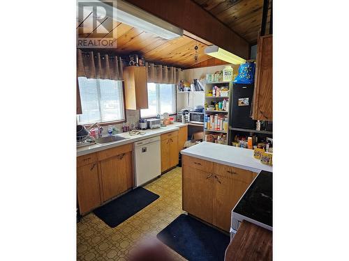 215 Cambie Road, Kelowna, BC - Indoor Photo Showing Kitchen