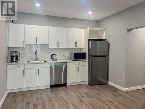 1560 Bay  Avenue, Trail, BC - Indoor Photo Showing Kitchen