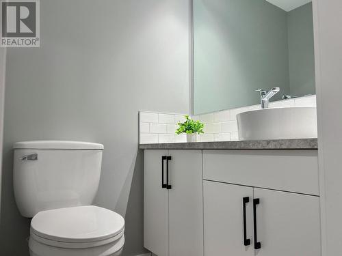 1560 Bay  Avenue, Trail, BC - Indoor Photo Showing Bathroom