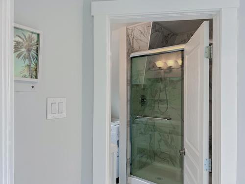 1560 Bay Avenue, Trail, BC - Indoor Photo Showing Bathroom