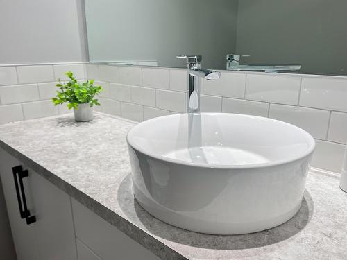 1560 Bay Avenue, Trail, BC - Indoor Photo Showing Bathroom