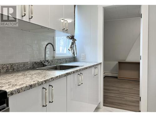 1560 Bay  Avenue, Trail, BC - Indoor Photo Showing Kitchen