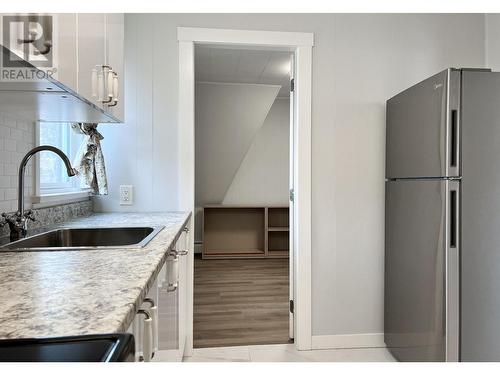 1560 Bay  Avenue, Trail, BC - Indoor Photo Showing Kitchen