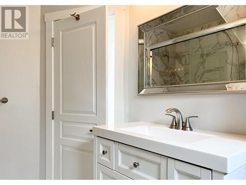 1560 Bay  Avenue, Trail, BC - Indoor Photo Showing Bathroom