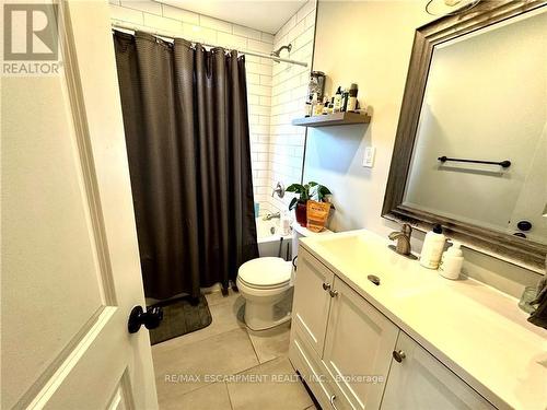 312 East 45Th Street, Hamilton, ON - Indoor Photo Showing Bathroom