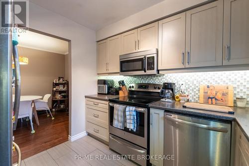 15 Wenlock Cres, London, ON - Indoor Photo Showing Kitchen With Stainless Steel Kitchen