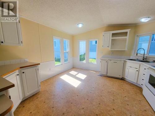 4-4500 Claridge Road, Powell River, BC - Indoor Photo Showing Kitchen With Double Sink