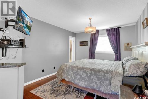 3319 Bloore Bay E, Regina, SK - Indoor Photo Showing Bedroom
