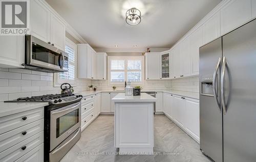 2187 Minsky Pl, Oshawa, ON - Indoor Photo Showing Kitchen With Upgraded Kitchen