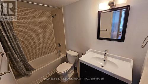 1110 - 633 Bay Street, Toronto, ON - Indoor Photo Showing Bathroom