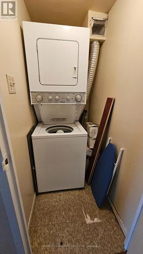 1110 - 633 Bay Street, Toronto, ON - Indoor Photo Showing Laundry Room