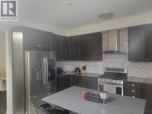 46 Wainwright Drive, Brampton, ON - Indoor Photo Showing Kitchen With Upgraded Kitchen
