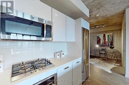 520 - 608 Richmond Street W, Toronto, ON - Indoor Photo Showing Kitchen With Upgraded Kitchen