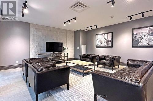 520 - 608 Richmond Street W, Toronto, ON - Indoor Photo Showing Living Room