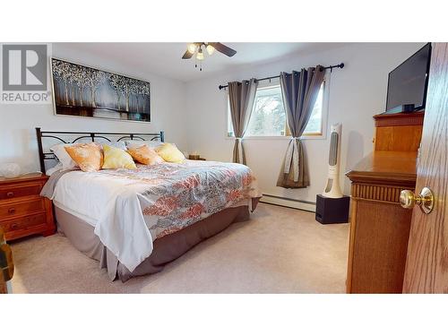 2454 Leisure Road, Blind Bay, BC - Indoor Photo Showing Bedroom