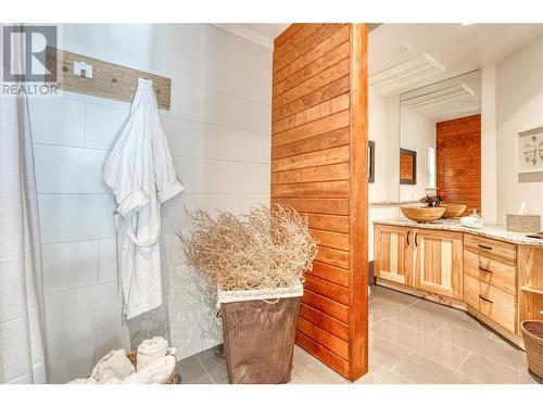 5113 Caldwell Street, Summerland, BC - Indoor Photo Showing Bathroom