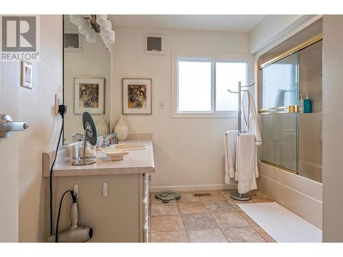 5788 L&A Road, Vernon, BC - Indoor Photo Showing Bathroom