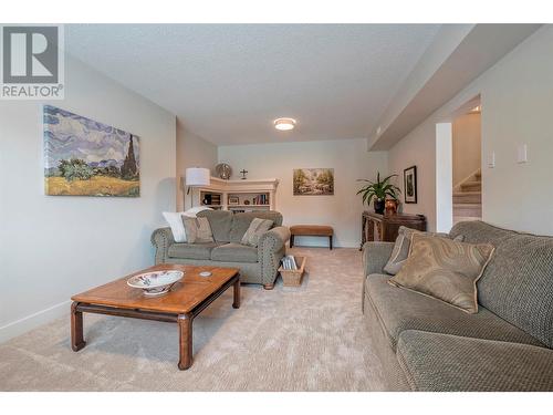 5788 L&A Road, Vernon, BC - Indoor Photo Showing Living Room