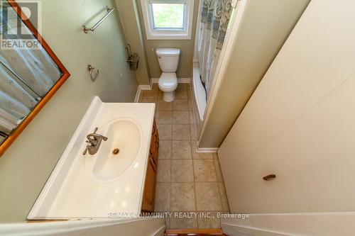 2414 Holt Rd, Clarington, ON - Indoor Photo Showing Bathroom