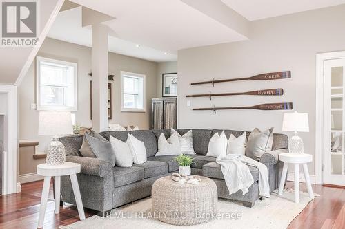 19 Aldred Dr, Scugog, ON - Indoor Photo Showing Living Room